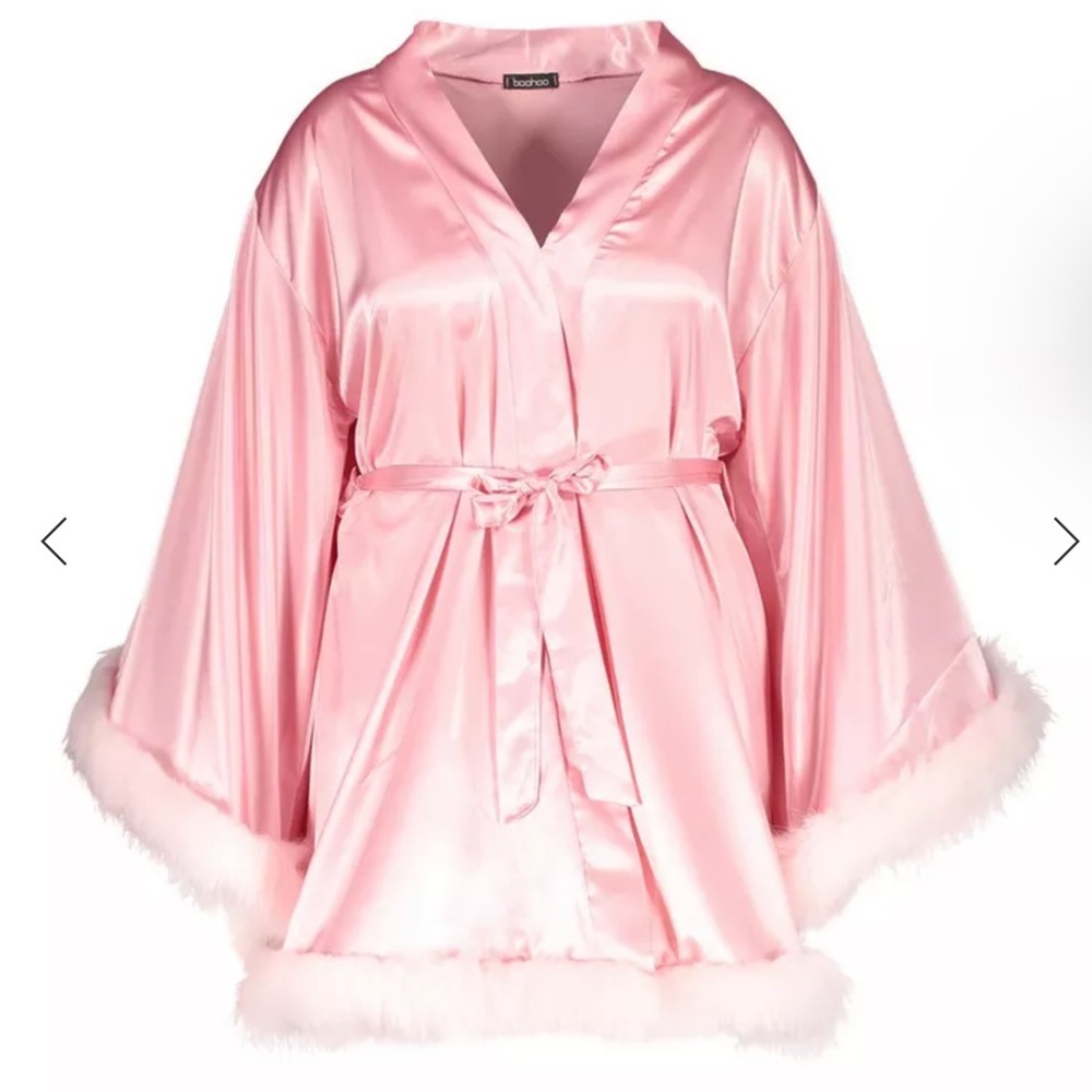 NWT Boohoo Gemma Collins Short Kimono Robe W/ Fluffy Sleeve Pink Women’s Size 18